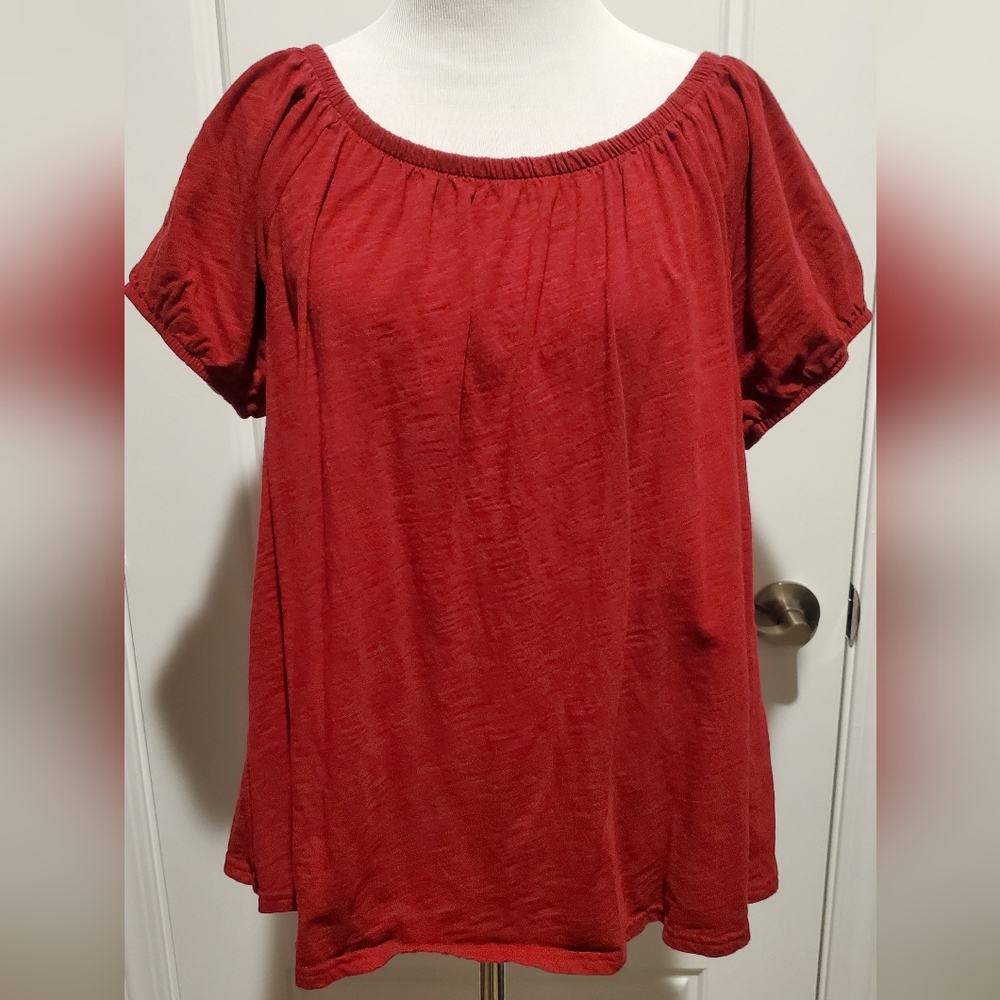 Old Navy red tee